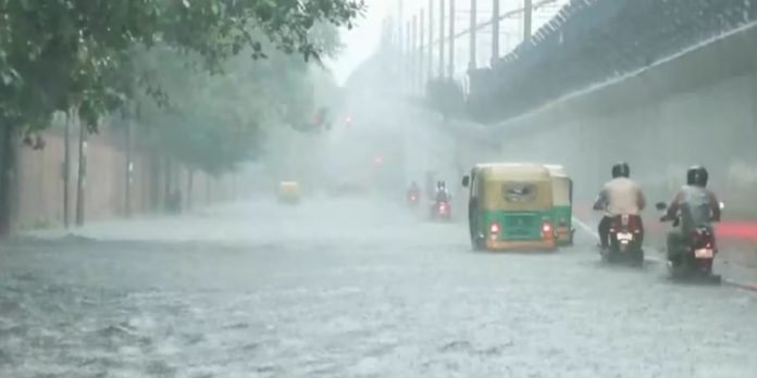 Orange alert in Delhi, Noida, Gurugram, Yellow in Ghaziabad, rain continues in NCR